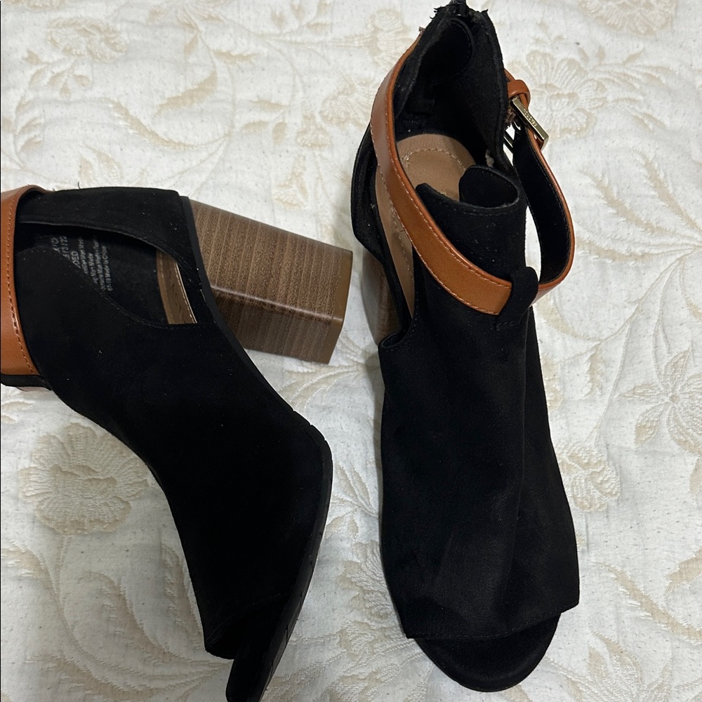 Kenneth Cole Reaction Black and Brown Heeled Boots